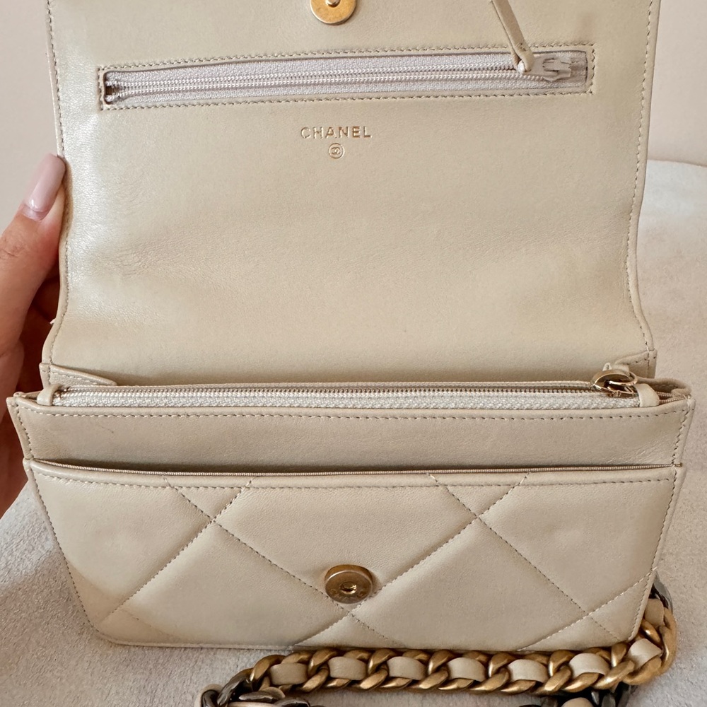 Chanel 19 WOC beige - Picture 3 of 9